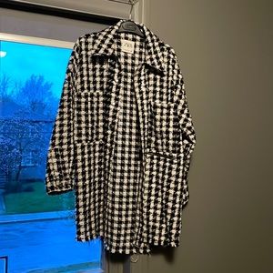 Shirt jacket (shaket) in houndstooth pattern